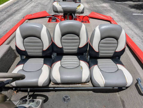 2004 Tracker Bass Boat