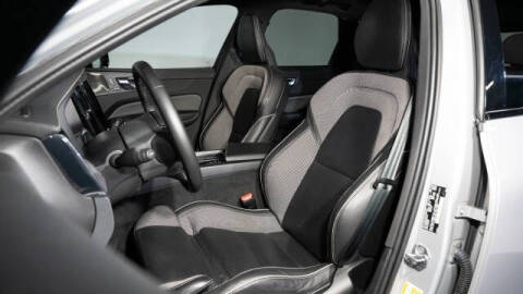 2022 Volvo XC60 B6 R-Design