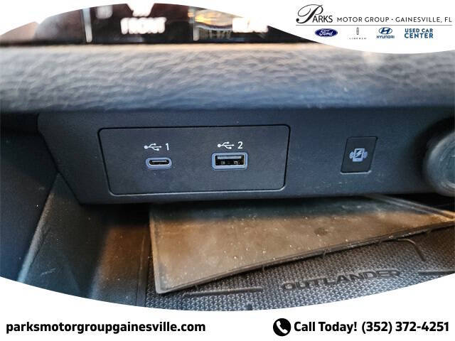 2022 Mitsubishi Outlander SE