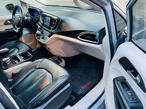 2020 Chrysler Pacifica Touring L 35th Anniversary