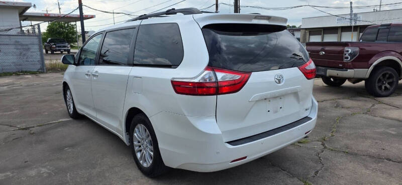 2015 Toyota Sienna XLE 8-Passenger