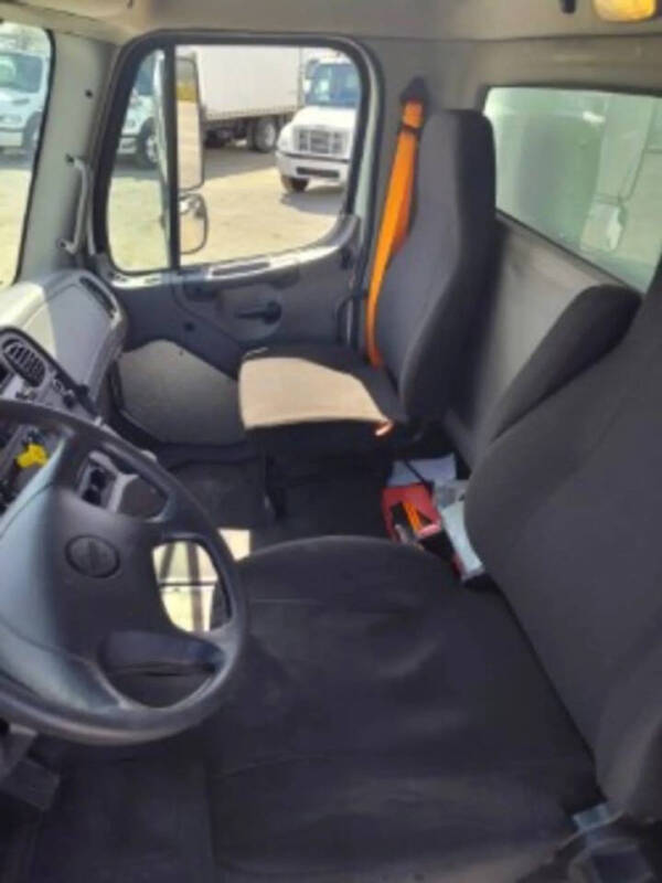 2021 Freightliner M2 106