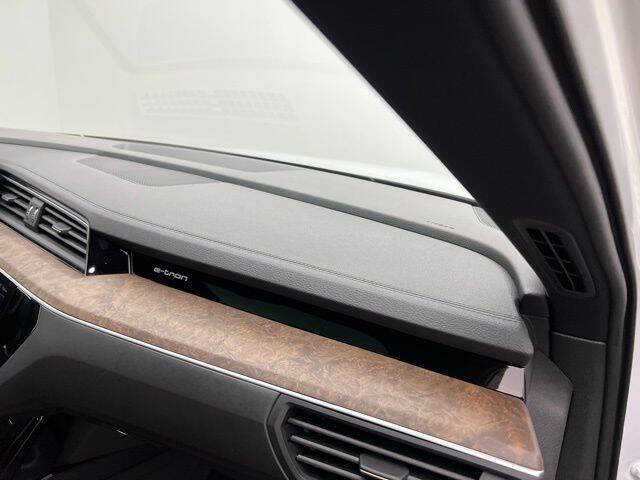 2021 Audi e-tron quattro Premium Plus