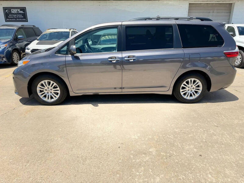 2017 Toyota Sienna XLE 8-Passenger