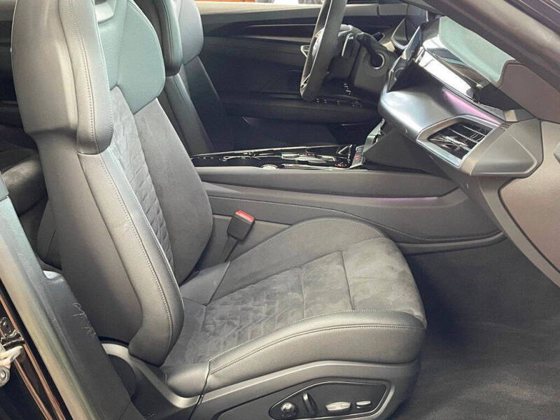 2024 Audi e-tron GT quattro Premium Plus