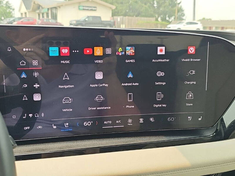 2025 Audi Q6 e-tron quattro Premium Plus