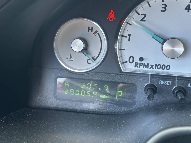 2004 Ford Thunderbird Deluxe