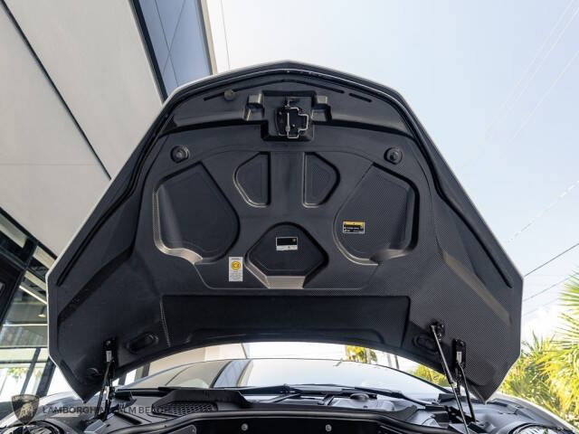 2025 Lamborghini Revuelto