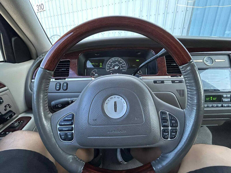 2004 Lincoln Town Car Ultimate L