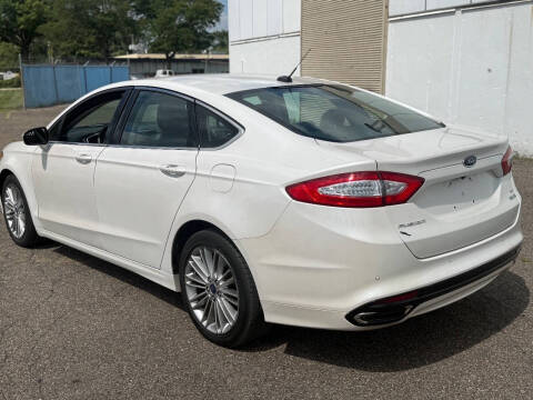2016 Ford Fusion SE