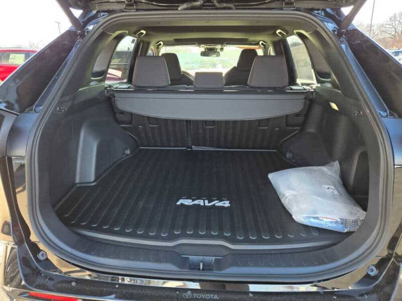 2025 Toyota RAV4 Plug-in Hybrid SE