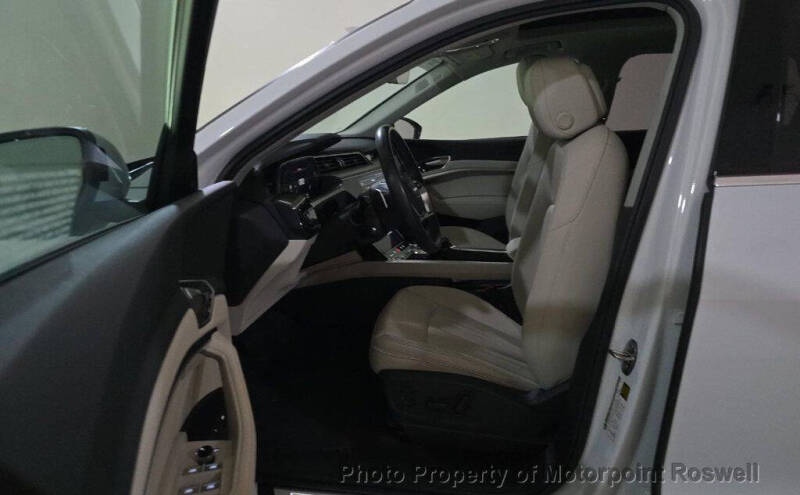 2024 Audi Q8 e-tron quattro Premium Plus