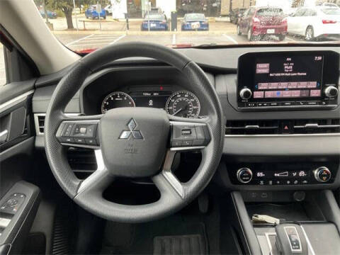 2022 Mitsubishi Outlander ES
