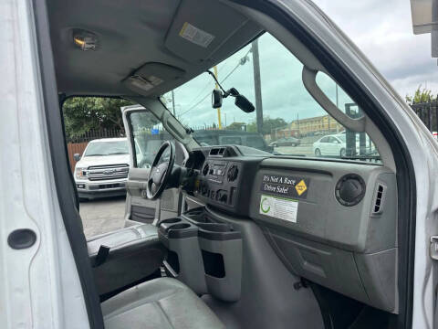 2013 Ford E-Series E-450 SD