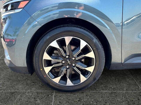 2024 Kia Carnival EX