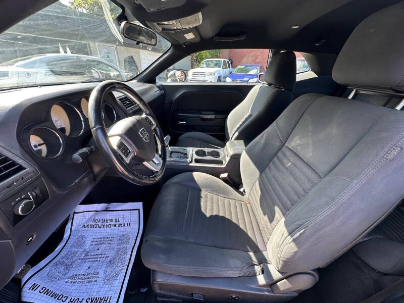 2012 Dodge Challenger SXT