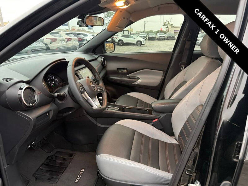 2023 Nissan Kicks SR