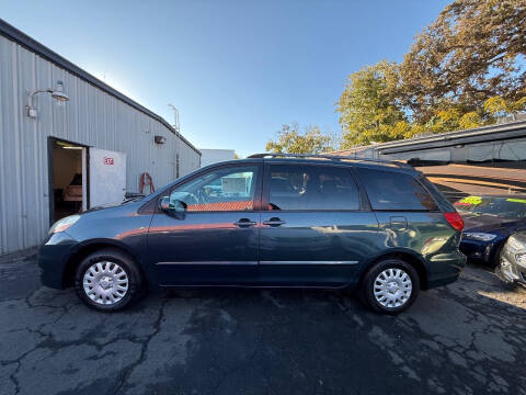 2006 Toyota Sienna CE 8 Passenger