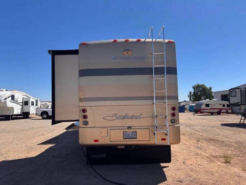 2005 Workhorse W22
