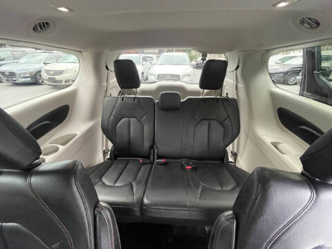 2017 Chrysler Pacifica Touring-L