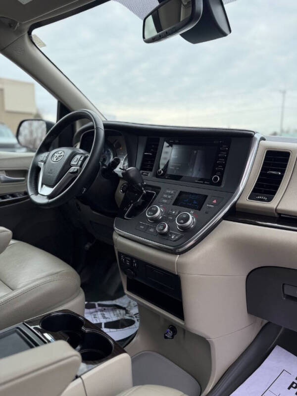 2019 Toyota Sienna XLE 8-Passenger