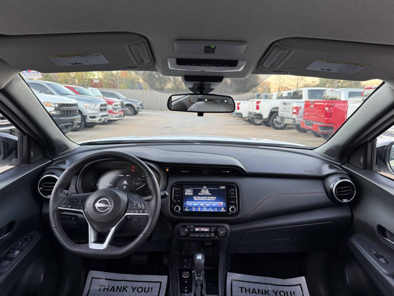 2022 Nissan Kicks SR