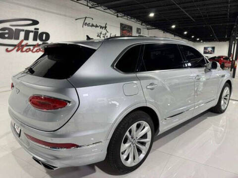 2023 Bentley Bentayga EWB V8