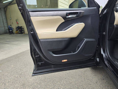 2023 Toyota Highlander Platinum