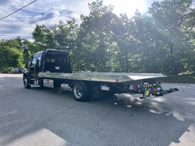 2021 Freightliner M2 106