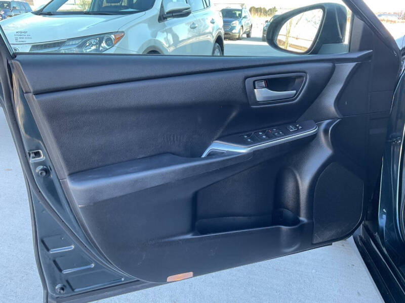 2016 Toyota Camry SE