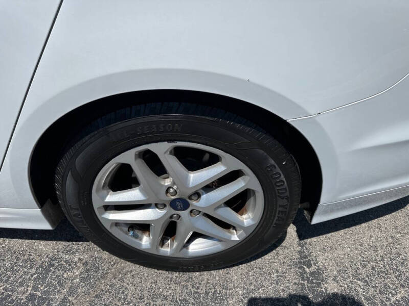 2016 Ford Fusion SE