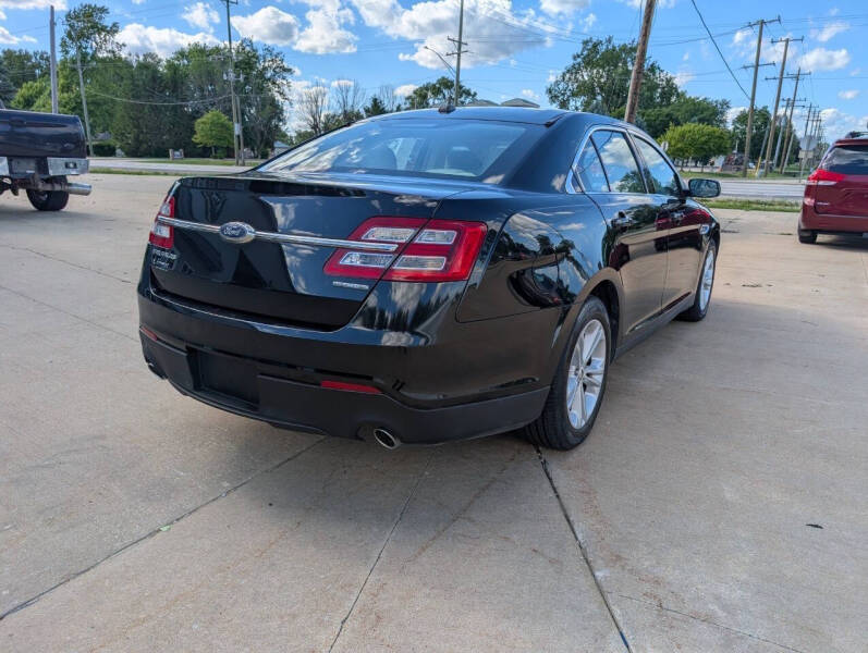 2018 Ford Taurus SE