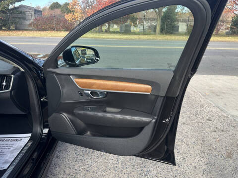 2022 Volvo S90 B6 Momentum