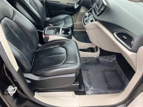 2017 Chrysler Pacifica Touring-L