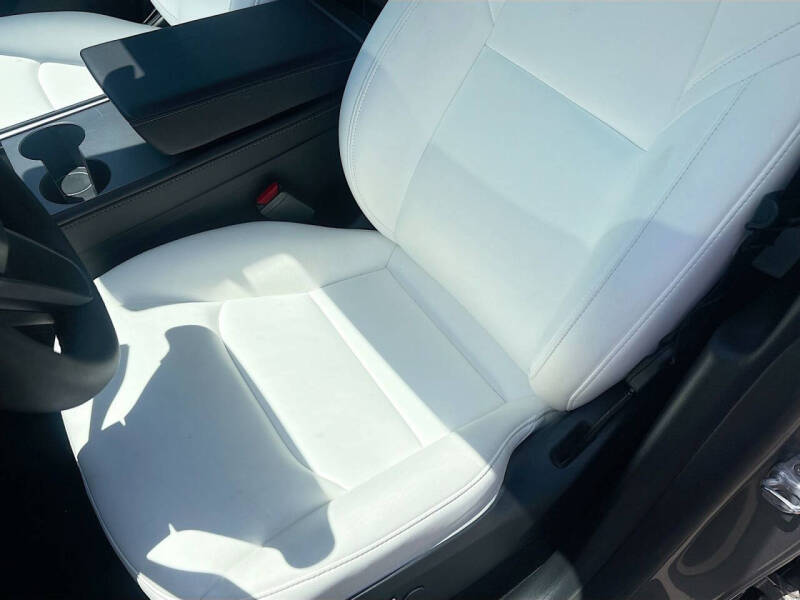 2025 Tesla Model Y Long Range