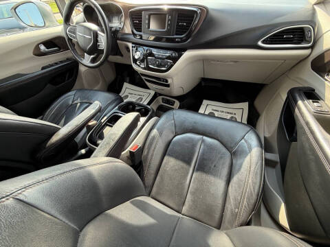 2017 Chrysler Pacifica Touring-L