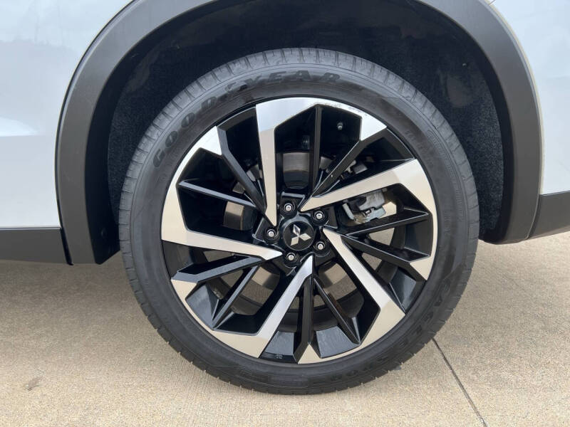 2023 Mitsubishi Outlander SE