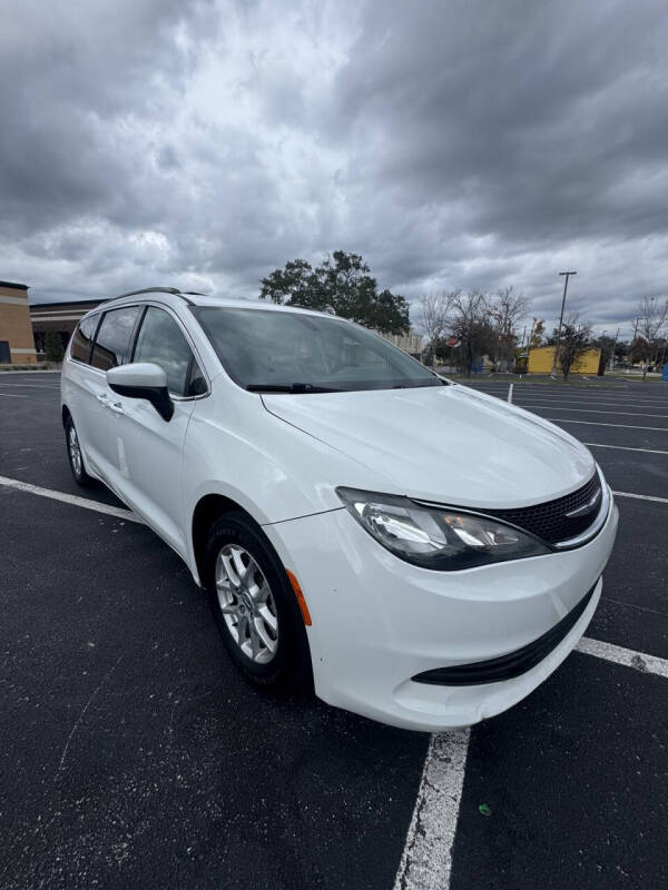 2020 Chrysler Voyager's photo