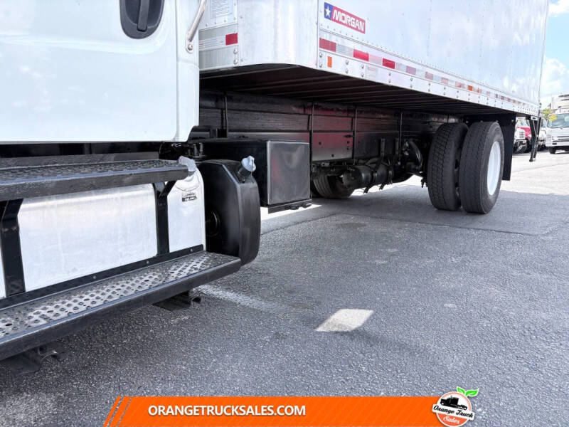 2019 Freightliner M2 106