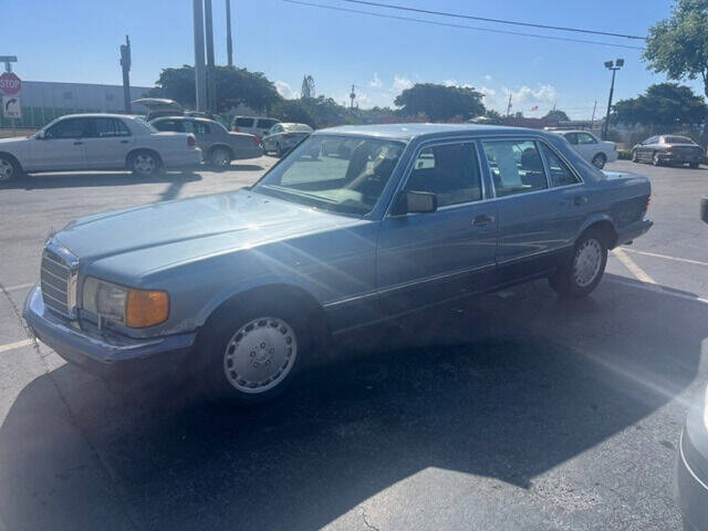 1990 Mercedes-Benz 560-Class  - $3,500