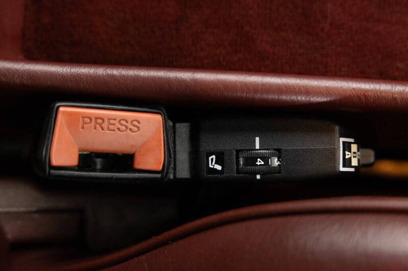 1988 Mercedes-Benz 560-Class 560 SEL