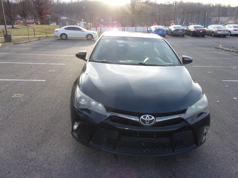 Image 2 of 2016 Toyota Camry SE