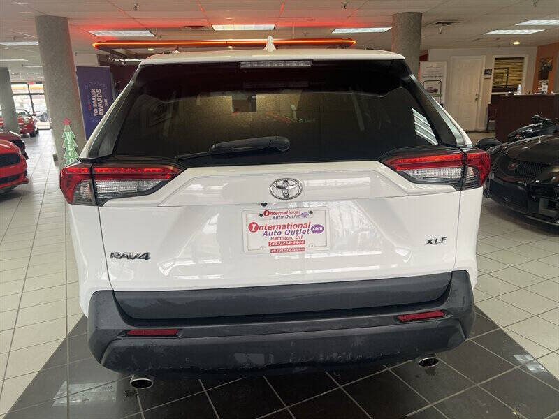 2020 Toyota RAV4 XLE