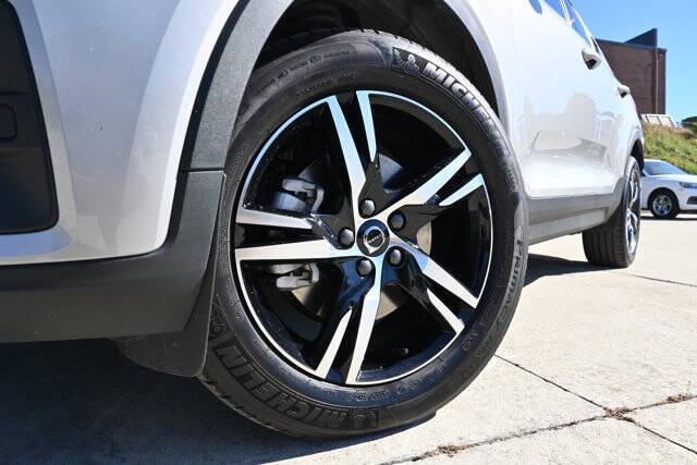 2025 Volvo XC40 B5 Core Bright Theme