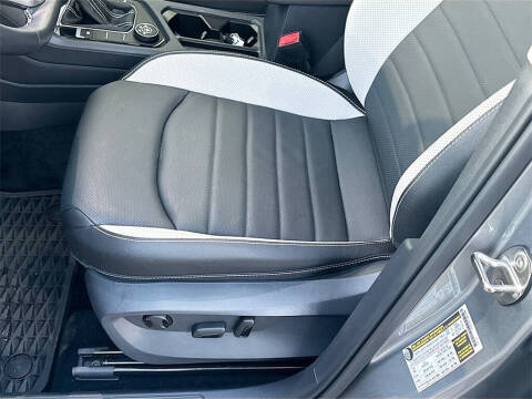 2025 Volkswagen Taos SEL 4Motion