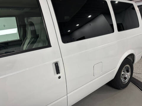 2002 Chevrolet Astro LS