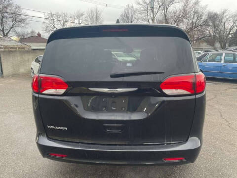 2023 Chrysler Voyager LX