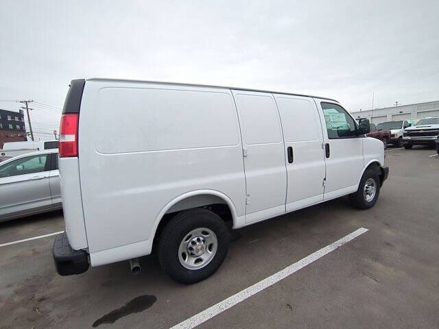 2025 Chevrolet Express 2500