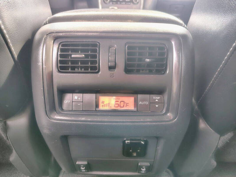 2017 Nissan Pathfinder SV