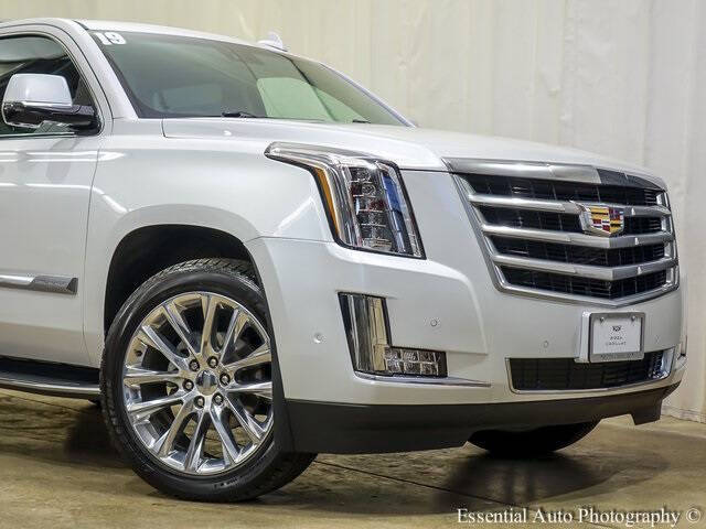 Used 2019 Cadillac Escalade Luxury with VIN 1GYS4BKJ7KR296125 for sale in Tinley Park, IL